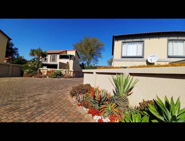 2 BEDROOM TOWNHOUSE FOR SALE IN ANNLIN